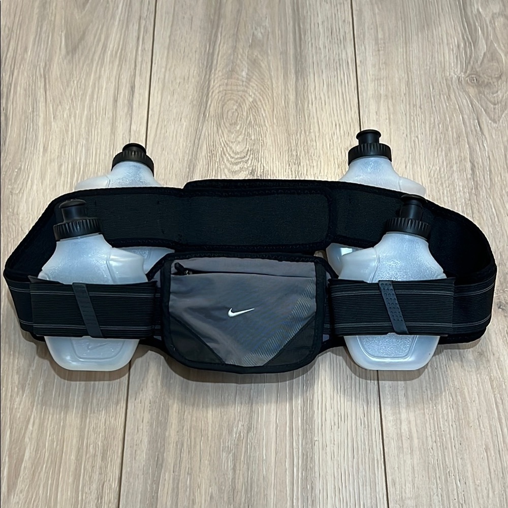 NWOT Nike Hydration Belt with 4 Bottles